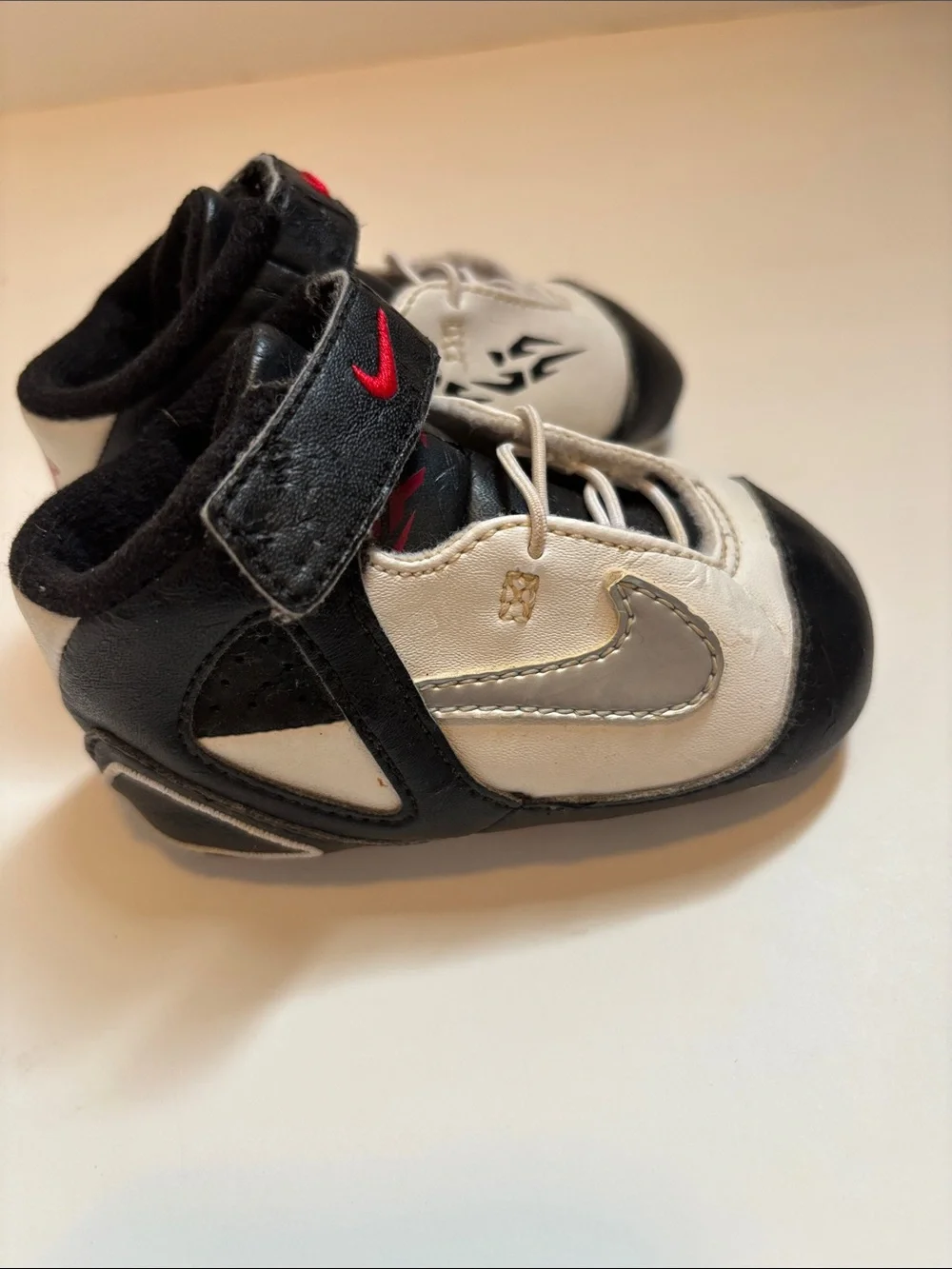FINAL! Nike Baby Black White Silver Swoosh Velcro Sneakers Unisex